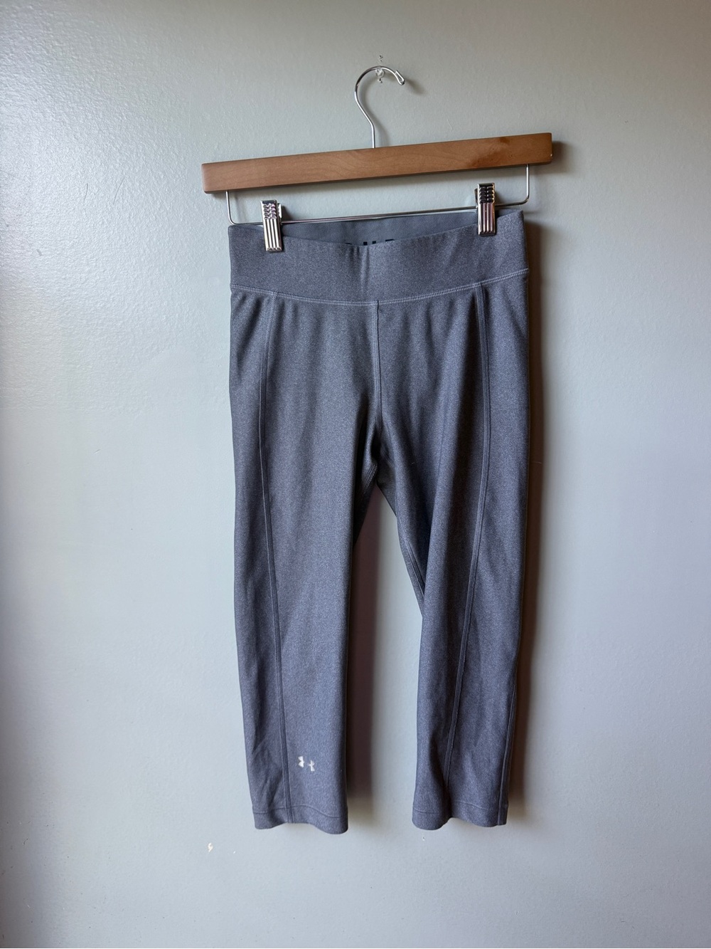 Under Armour HeatGear Gray Compression Capri Leggings Women’s Small